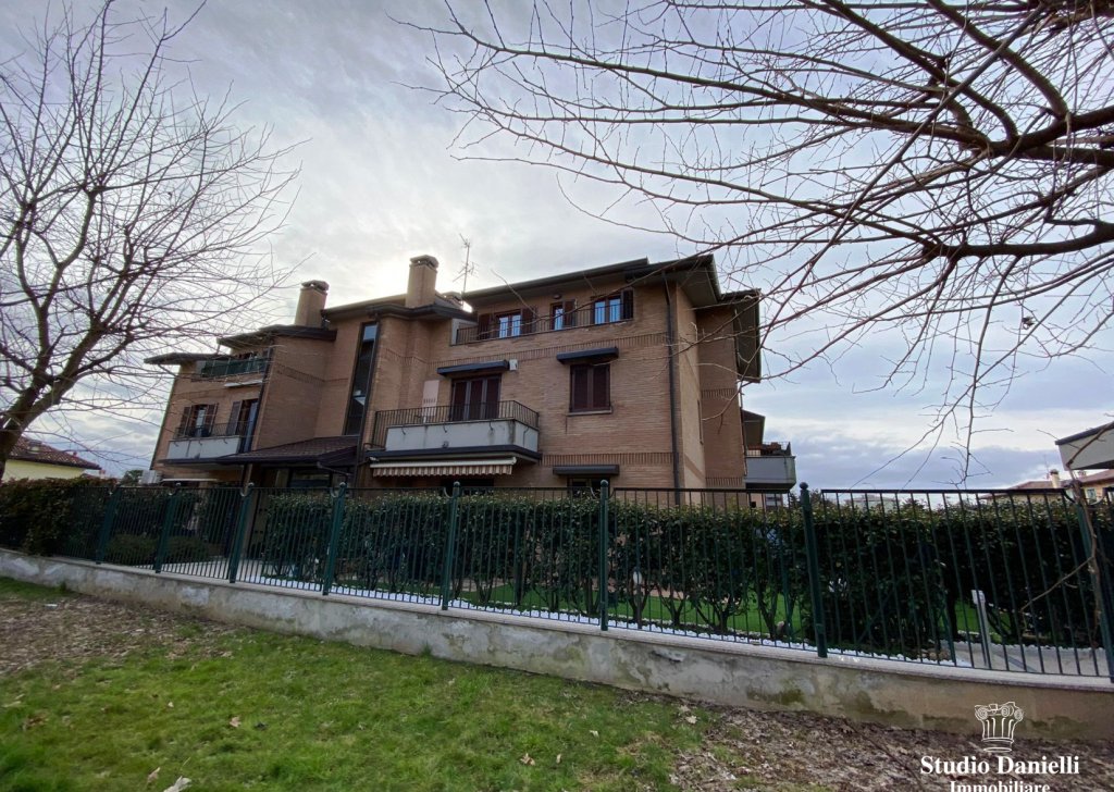 Appartamenti bilocale in affitto  via Andrea Doria 1, Carate Brianza, località Periferia