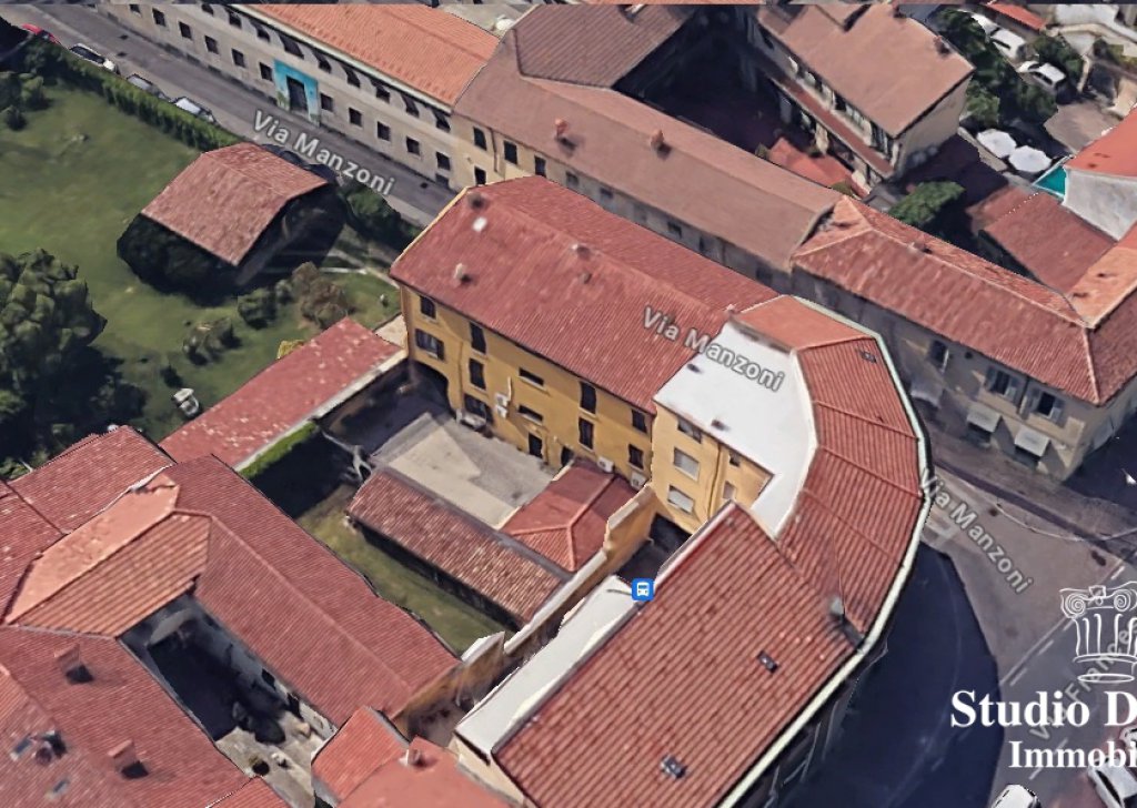Appartamento trilocale in vendita  via Manzoni 5, Carate Brianza, località Centro