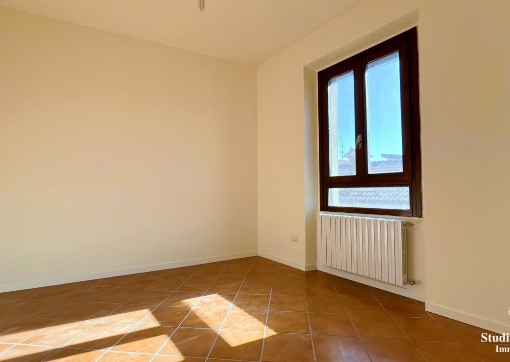Appartamento trilocale in vendita  via Manzoni 5, Carate Brianza, località Centro