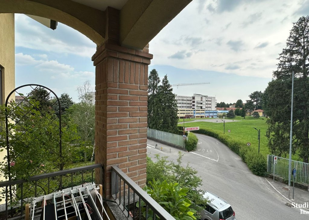 Vendita Appartamenti Carate Brianza - TRILOCALE Località Semicentro