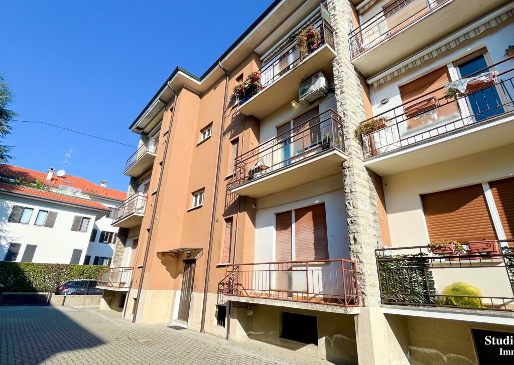 Appartamenti trilocale in vendita  via Niccolò Tommaseo 4, Carate Brianza, località Centro