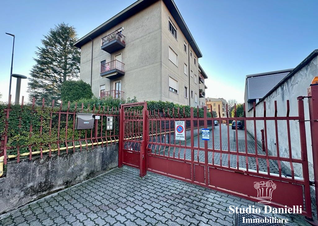 Appartamenti bilocale in vendita  via Cesana e Villa 186, Biassono, località semicentro