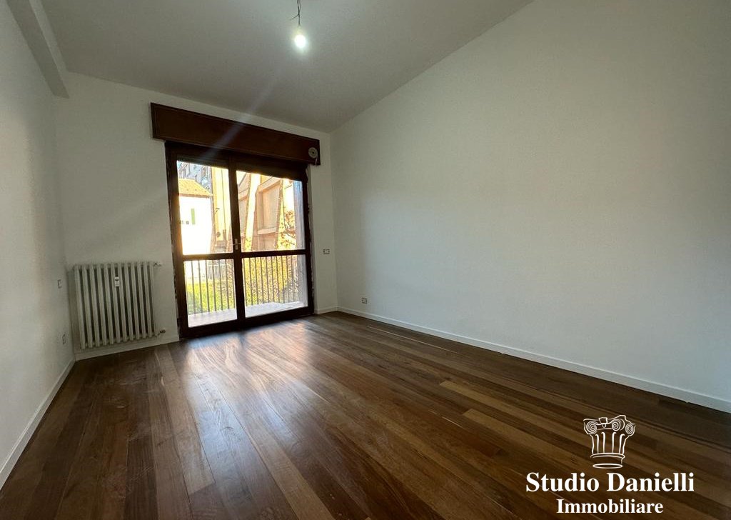 Appartamenti bilocale in vendita  via Claudio Cesana 26, Carate Brianza, località Centro