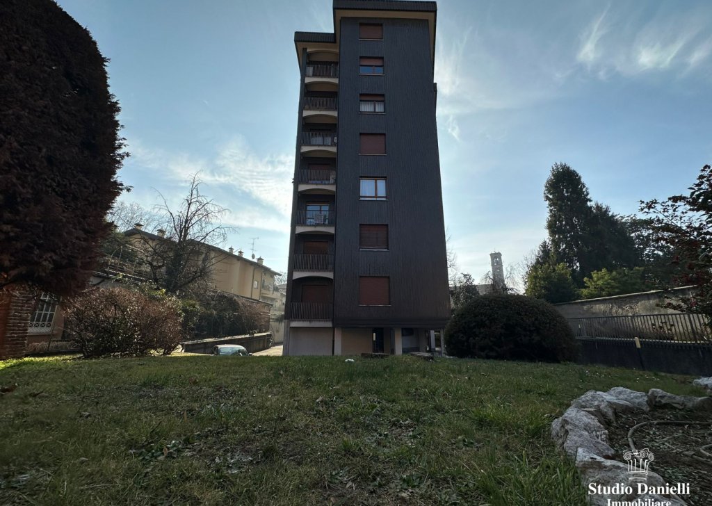Vendita Appartamenti Carate Brianza - TRILOCALE Località Centro