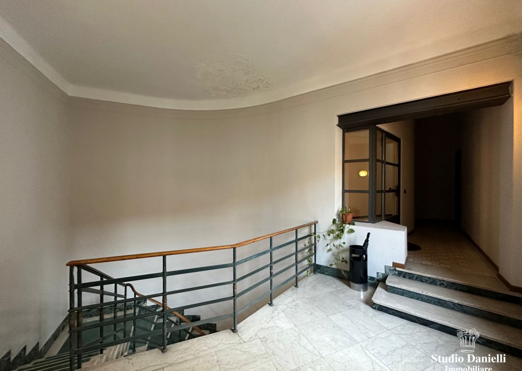 Vendita Appartamenti Carate Brianza - UNITA' IMMOBILIARI DI 360 MQ Località Centro