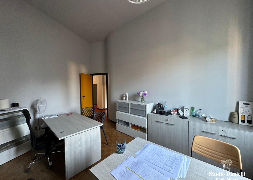 Vendita Appartamenti Carate Brianza - UNITA' IMMOBILIARI DI 360 MQ Località Centro