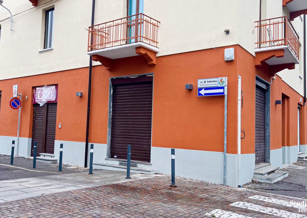 Uffici e Negozi in vendita  via Roma 40, Bovisio-Masciago, località centro