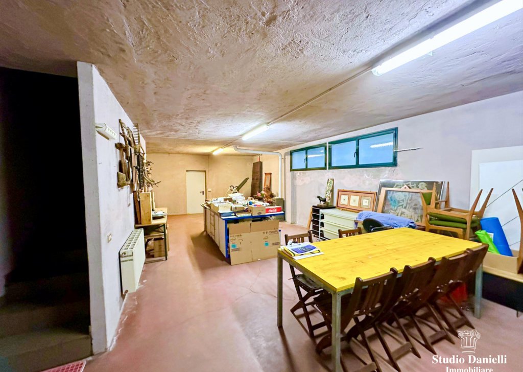 Villa Bifamiliare in vendita  via Borsi 3, Besana in Brianza, località Periferia